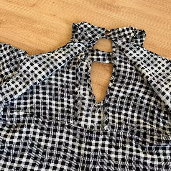 Candie’s Black and white gingham cold shoulder top Women XS - Picture 6 of 7